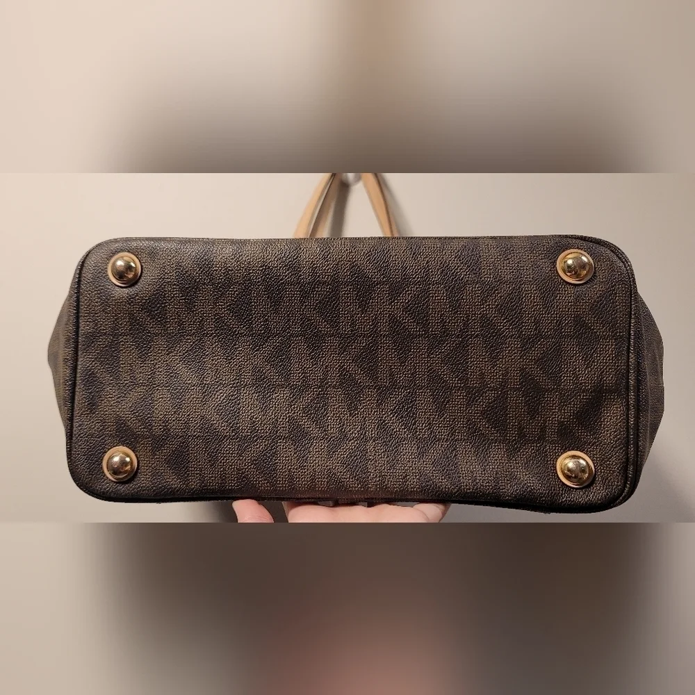 C - Michael Kors Jet Set brown monogram Vegan leather handbag